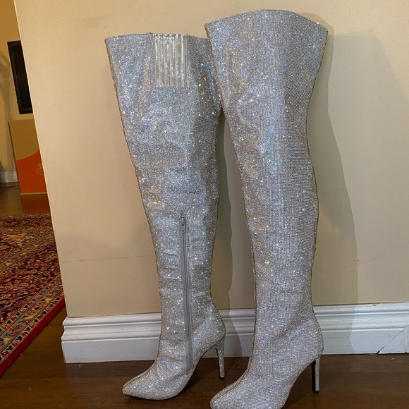 Selling this limited edition stunning boots - Picture 5 of 5